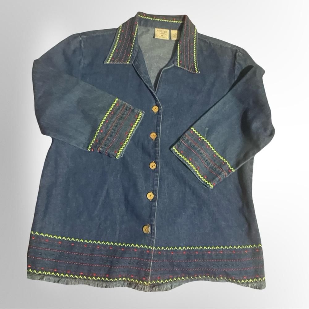 Vintage Mountain Lake Denim Embroidered ￼ Design Button Up Womens Size Small NWT